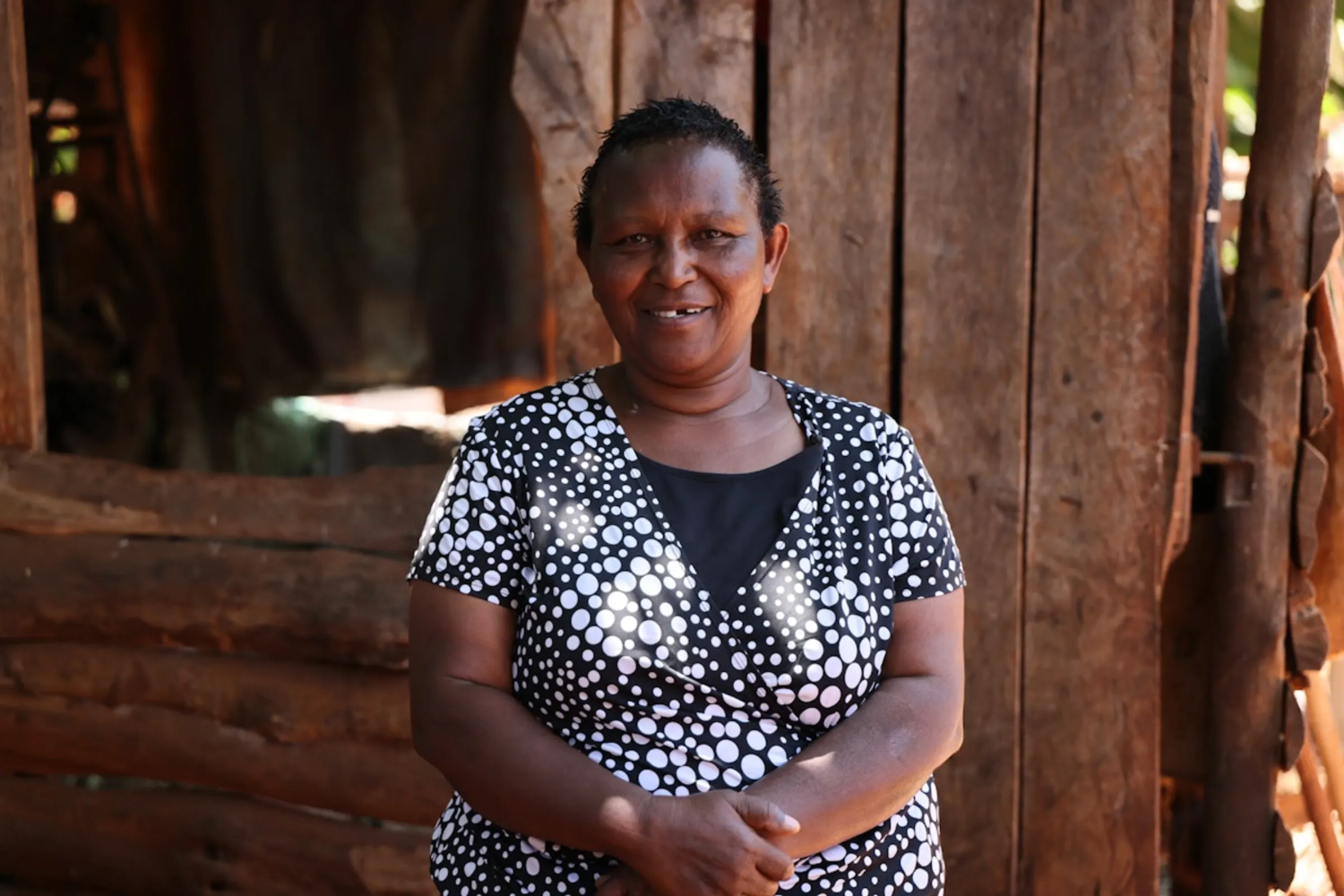 Lucy, een gepensioneerde lerares en getalenteerde boerin, op haar boerderij in Kenia